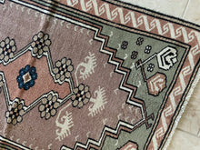 Load image into Gallery viewer, Vintage Turkish Rug 3x4