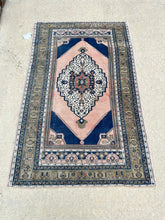 Load image into Gallery viewer, Vintage Turkish Taspinar 4x6