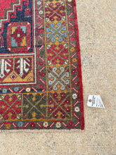 Load image into Gallery viewer, Vintage Turkish Rug 3.4x6.4