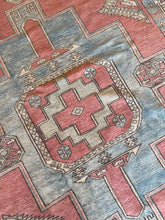 Load image into Gallery viewer, Vintage Turkish Sultanhani Rug 7x9.7