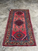 Load image into Gallery viewer, Vintage Persian Rug 3.4x6