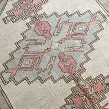 Load image into Gallery viewer, Vintage Turkish Sultanhani Rug 7 x 9.4