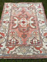 Load image into Gallery viewer, Vintage Turkish Rug 5.8 x 7.4