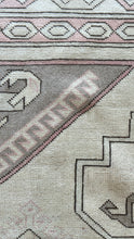 Load image into Gallery viewer, Vintage Turkish Sultanhani Rug 7.5x10.3