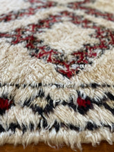 Load image into Gallery viewer, Vintage Handmade Berber Rug  5x8.2