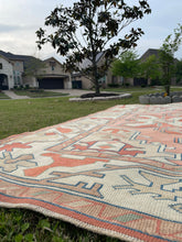 Load image into Gallery viewer, Vintage Turkish Rug 5.8 x 7.4