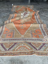 Load image into Gallery viewer, Vintage Turkish Taspinar Runner 3.9 x 10.5