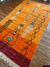 Load image into Gallery viewer, Vintage Handmade Berber Rug 5.5x9.5