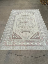 Load image into Gallery viewer, Vintage Turkish Sultanhani Rug 7.5x10.3